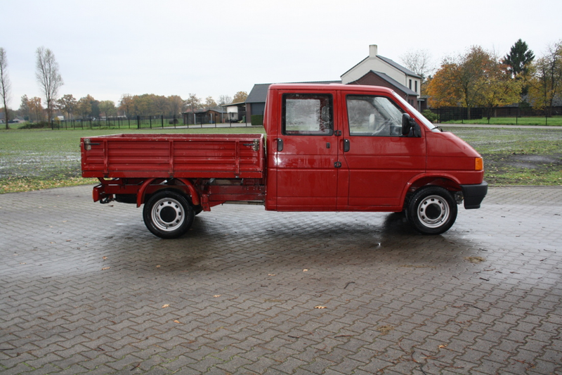 Illustration for article titled At $9,750, Could This 1991 VW T4 Transporter Have You Sitting By The Doka The Bay?